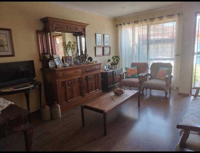 2 BEDROOM CLUSTER FOR SALE IN AMANDELRUG